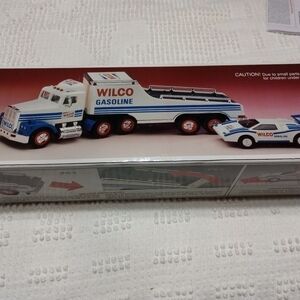 VINTAGE Wilco 1989 Toy Gasoline Truck and Racer Blue White